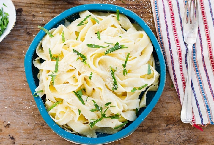 Fettuccine Alfredo Tarifi Nasil Yapilir Yemek Com
